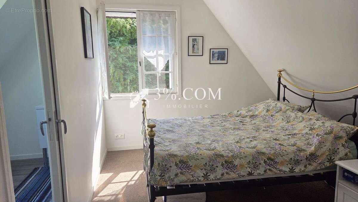 Maison à SAINT-JACUT-LES-PINS