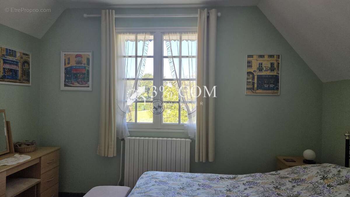 Maison à SAINT-JACUT-LES-PINS