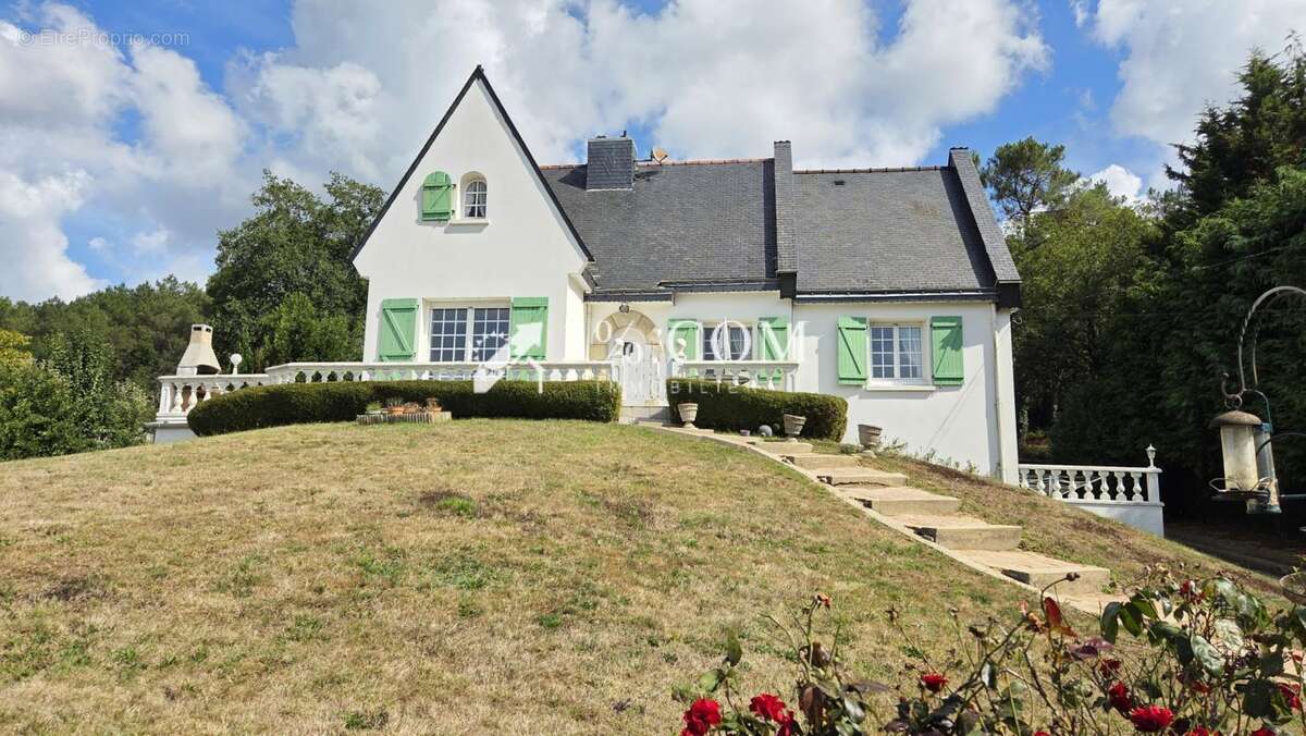 Maison à SAINT-JACUT-LES-PINS