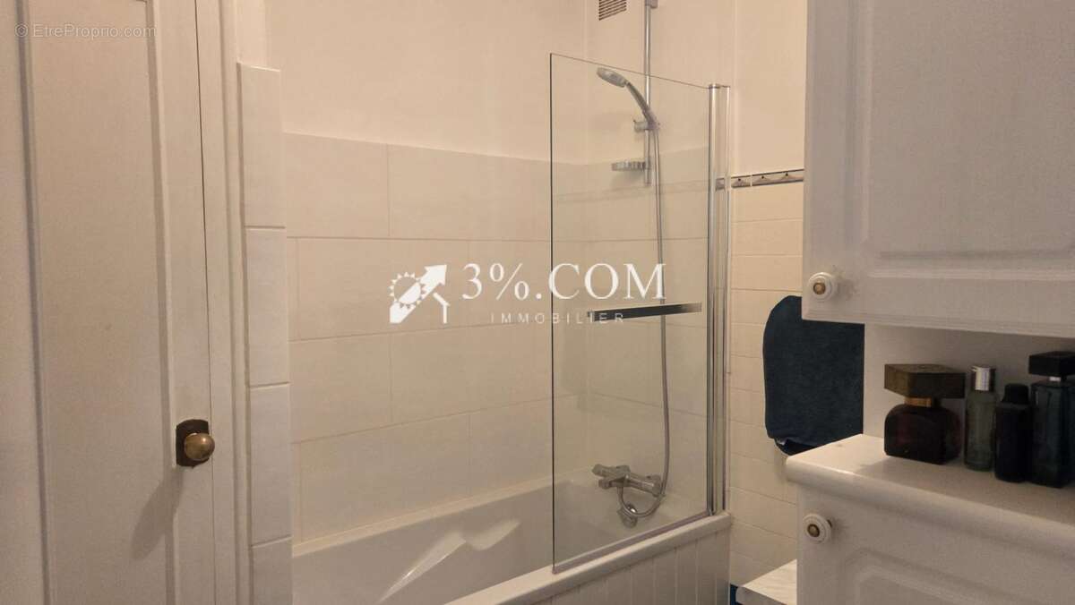 Maison à SAINT-JACUT-LES-PINS