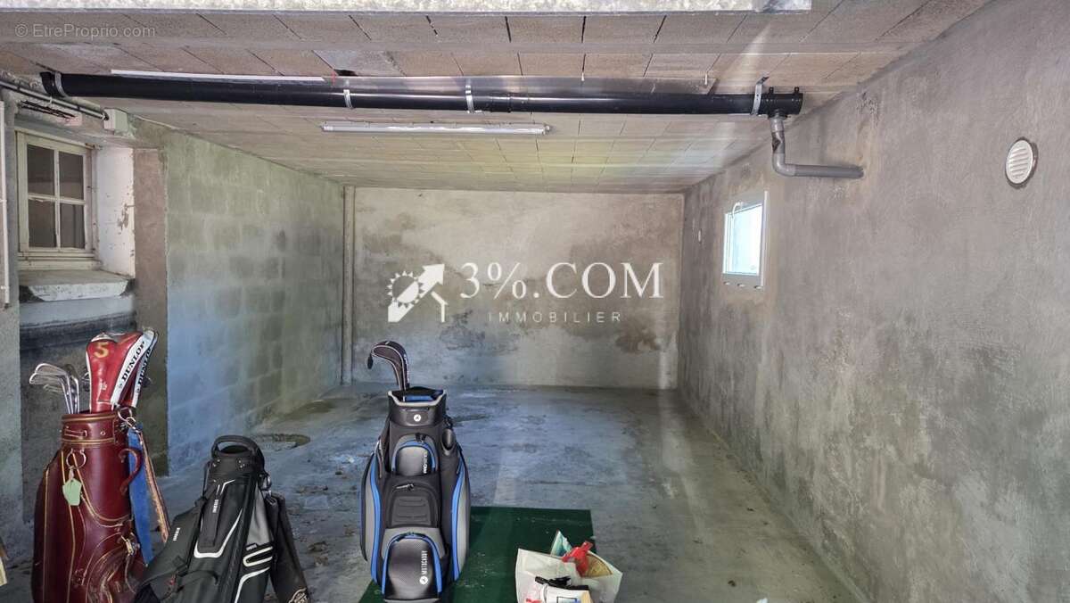 Maison à SAINT-JACUT-LES-PINS