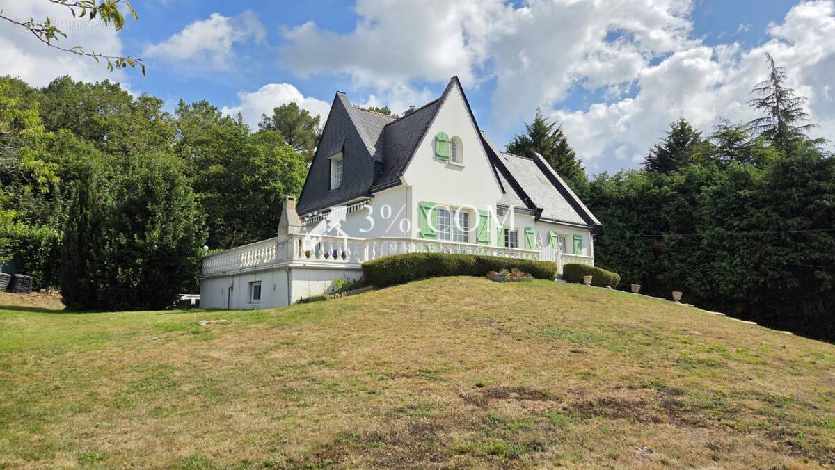 Maison à SAINT-JACUT-LES-PINS