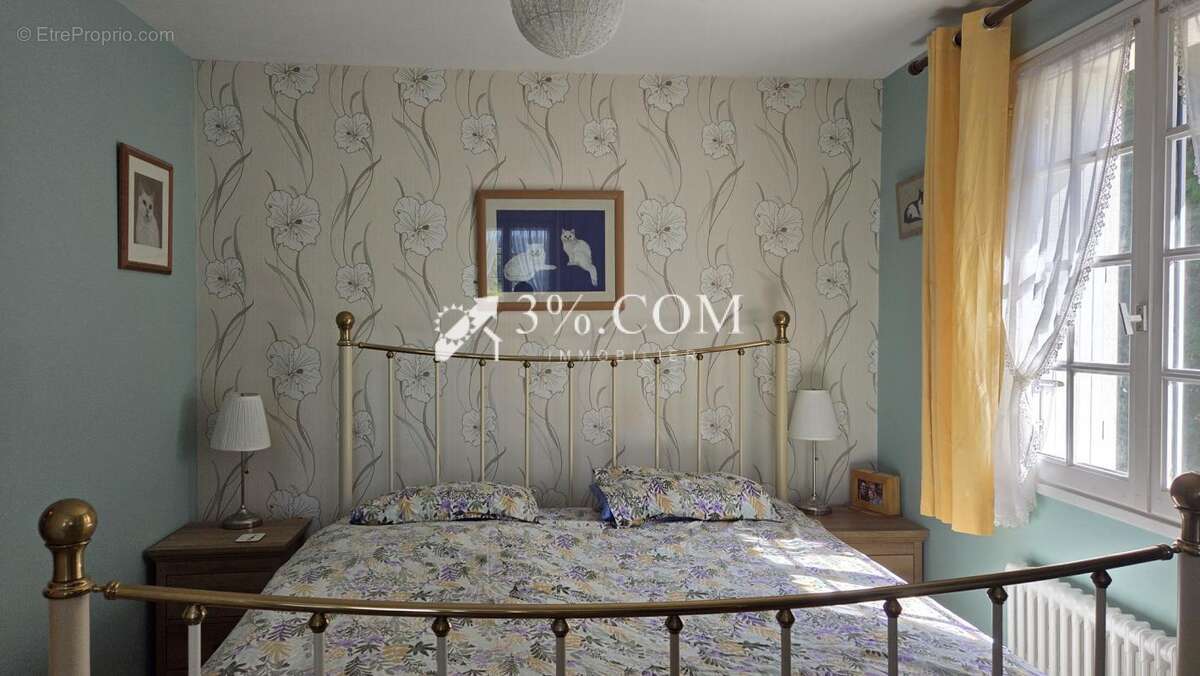 Maison à SAINT-JACUT-LES-PINS