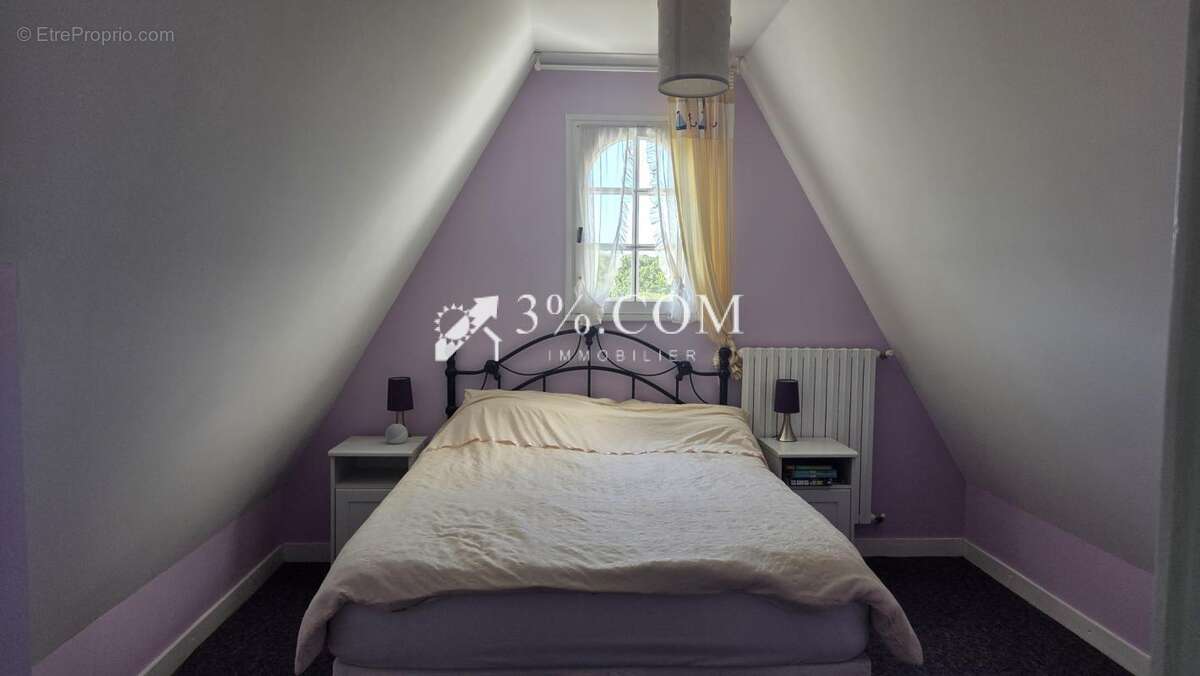 Maison à SAINT-JACUT-LES-PINS