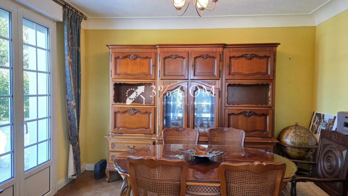 Maison à SAINT-JACUT-LES-PINS