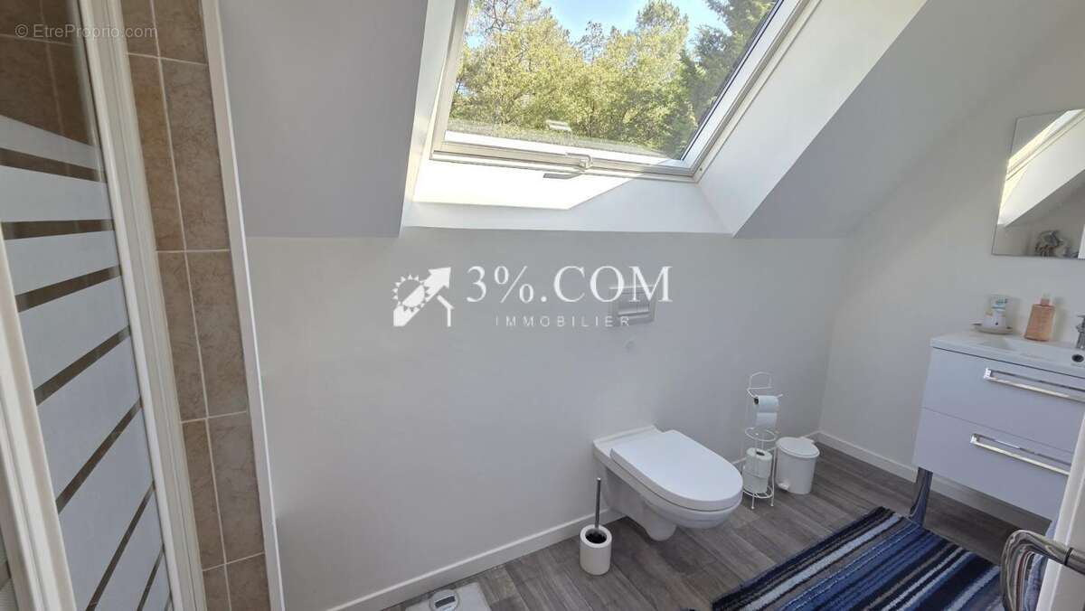 Maison à SAINT-JACUT-LES-PINS