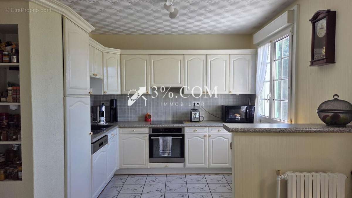 Maison à SAINT-JACUT-LES-PINS