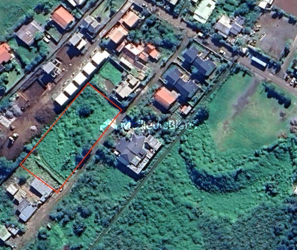 Terrain à LES AVIRONS