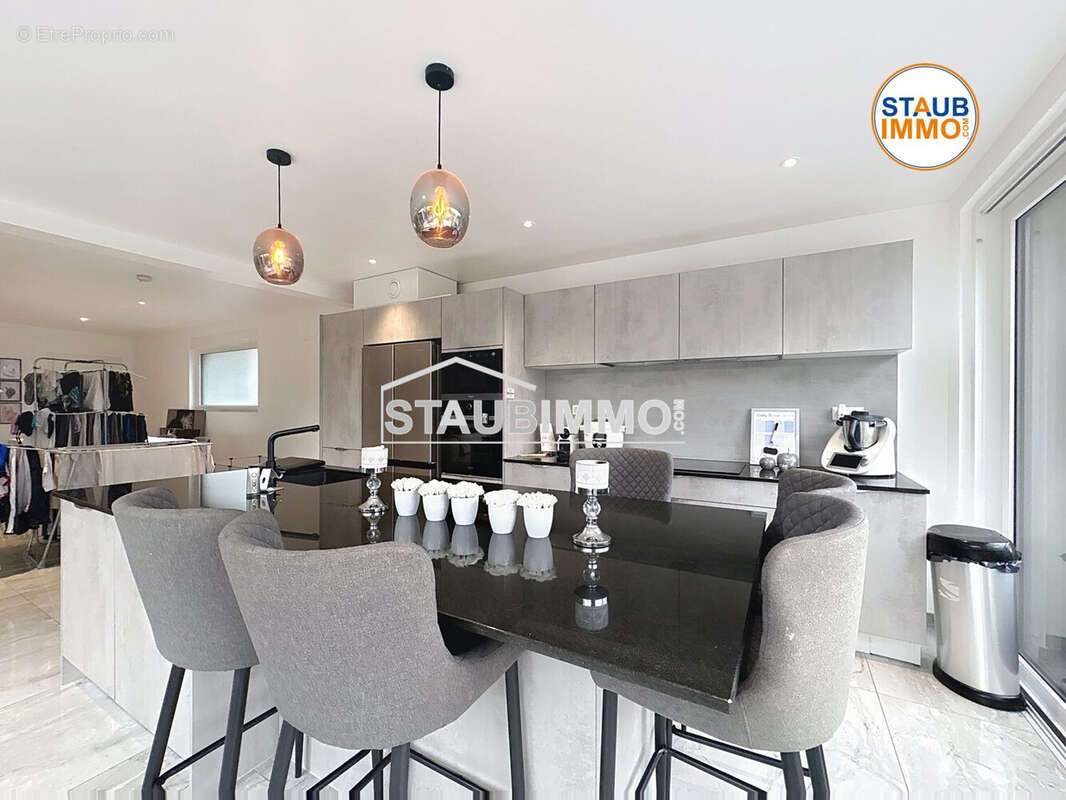 Maison à VILLAGE-NEUF