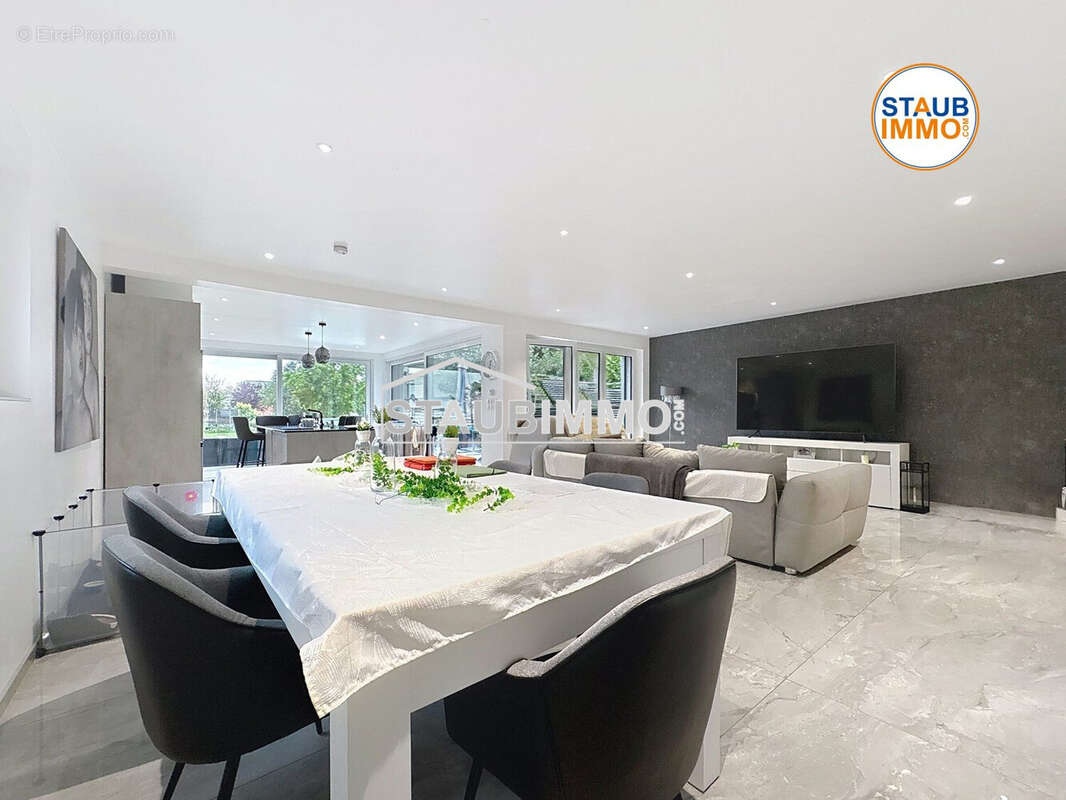 Maison à VILLAGE-NEUF