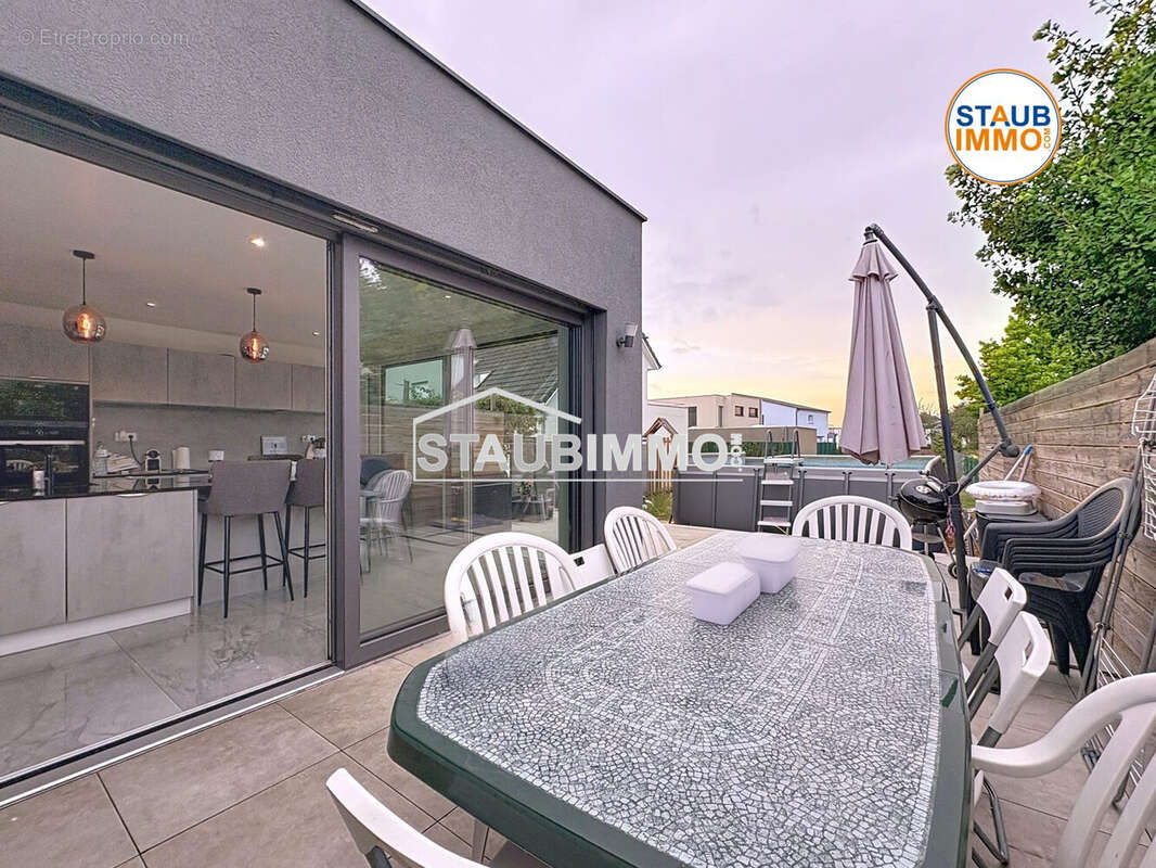 Maison à VILLAGE-NEUF