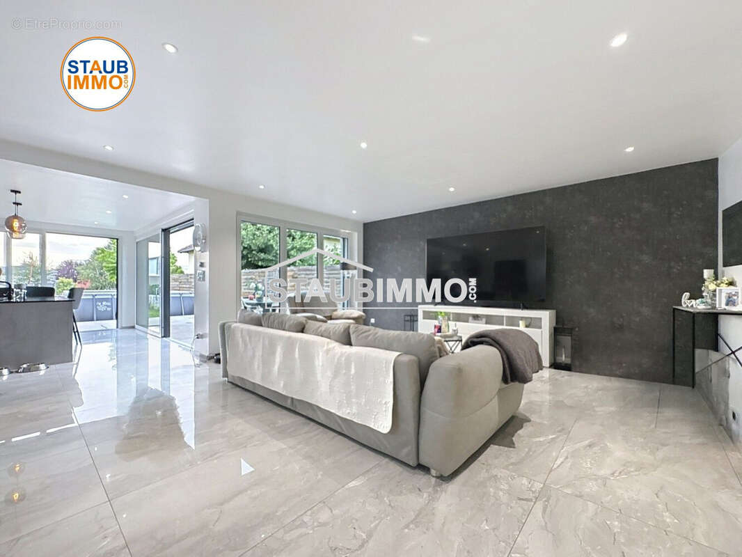 Maison à VILLAGE-NEUF