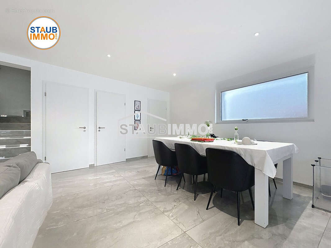 Maison à VILLAGE-NEUF