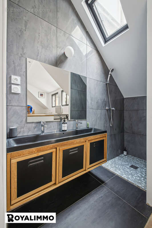 Appartement à PARIS-14E