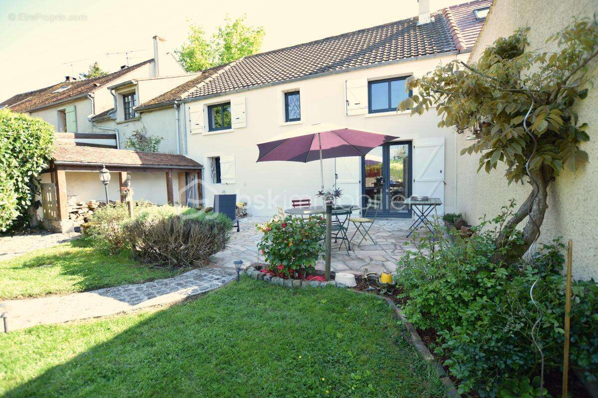 Maison à CRECY-LA-CHAPELLE