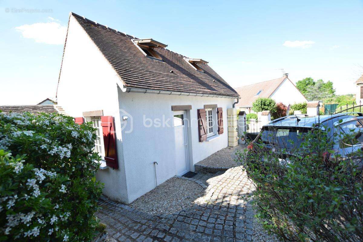 Maison à CRECY-LA-CHAPELLE
