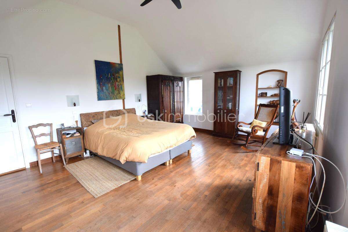 Maison à CRECY-LA-CHAPELLE