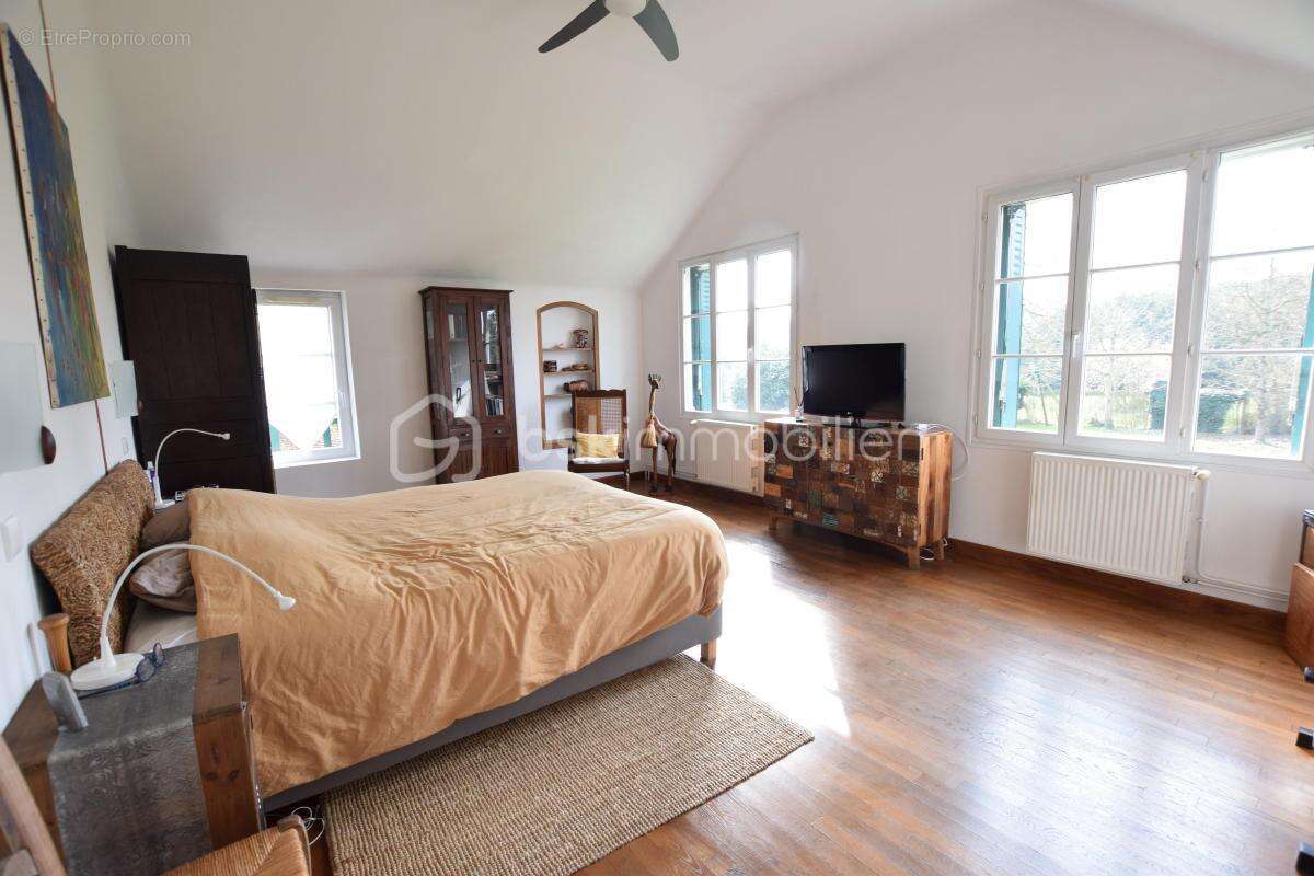 Maison à CRECY-LA-CHAPELLE