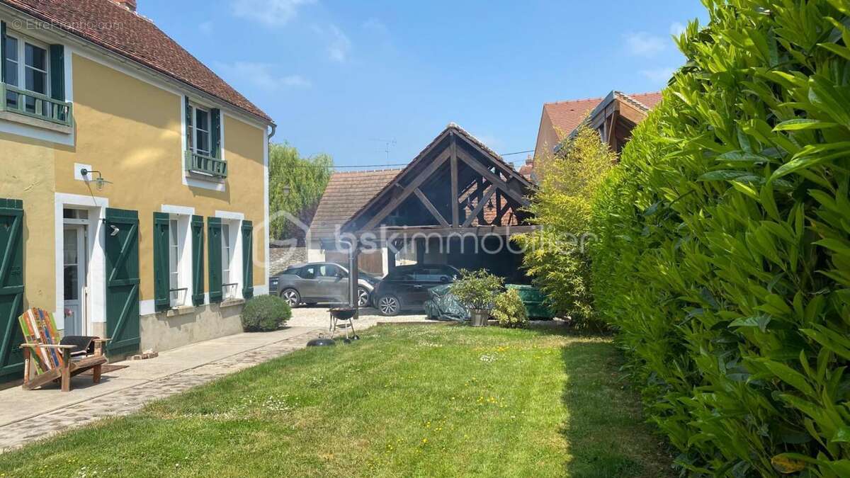 Maison à CRECY-LA-CHAPELLE