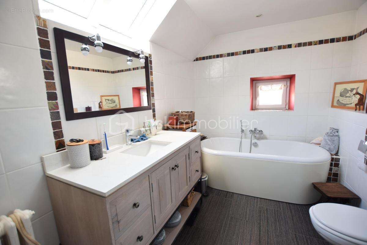 Maison à CRECY-LA-CHAPELLE