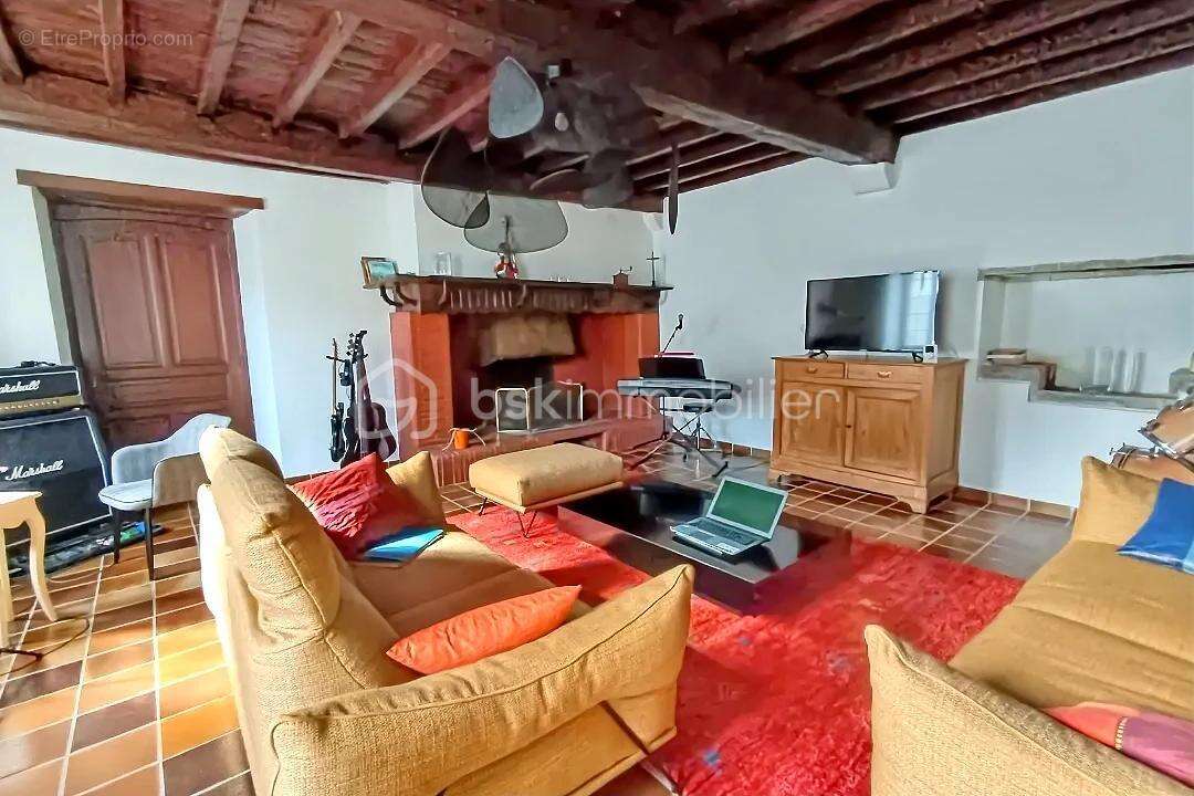 Maison à OGEU-LES-BAINS