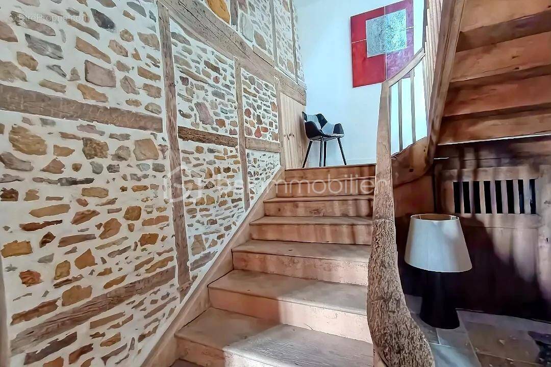 Maison à OGEU-LES-BAINS