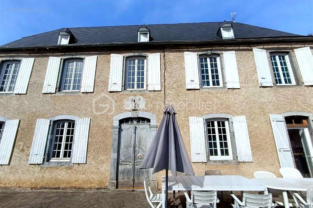 Maison à OGEU-LES-BAINS