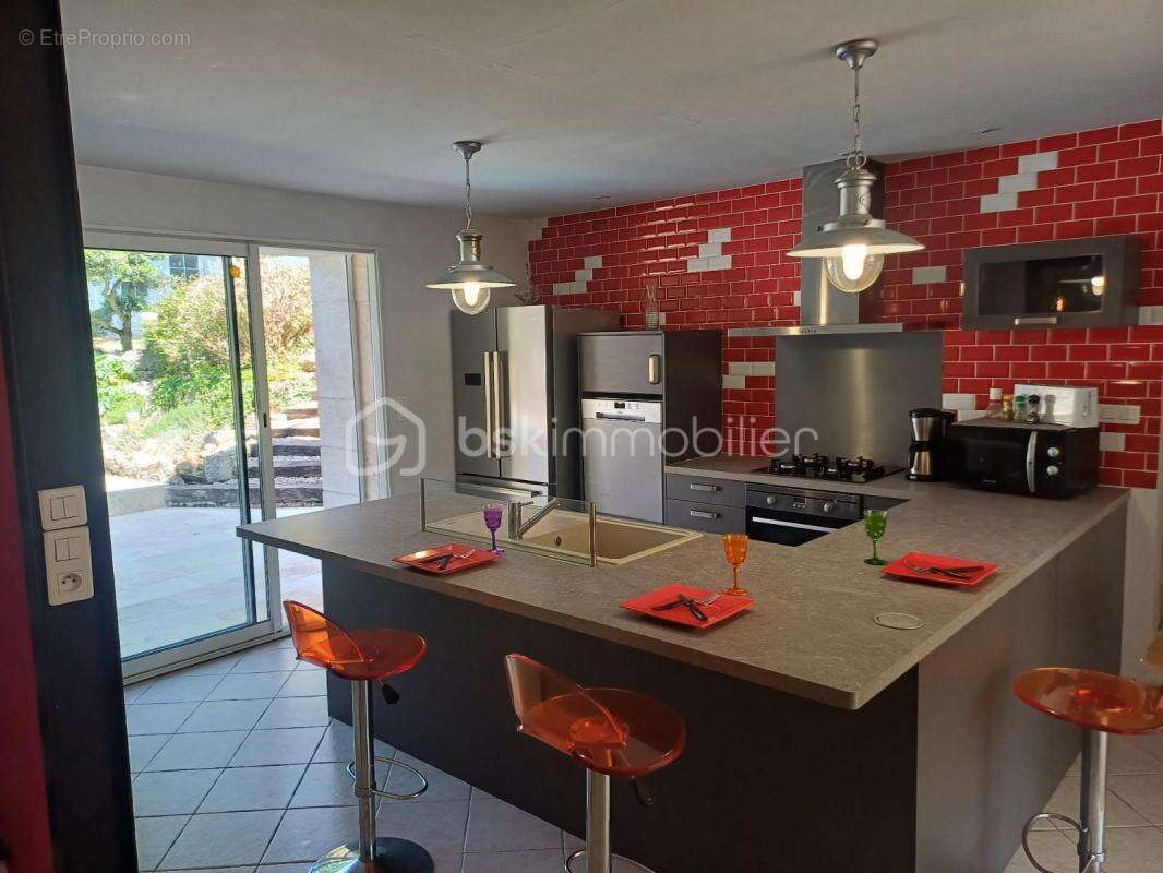 Maison à SAINTE-COLOMBE-EN-BRUILHOIS