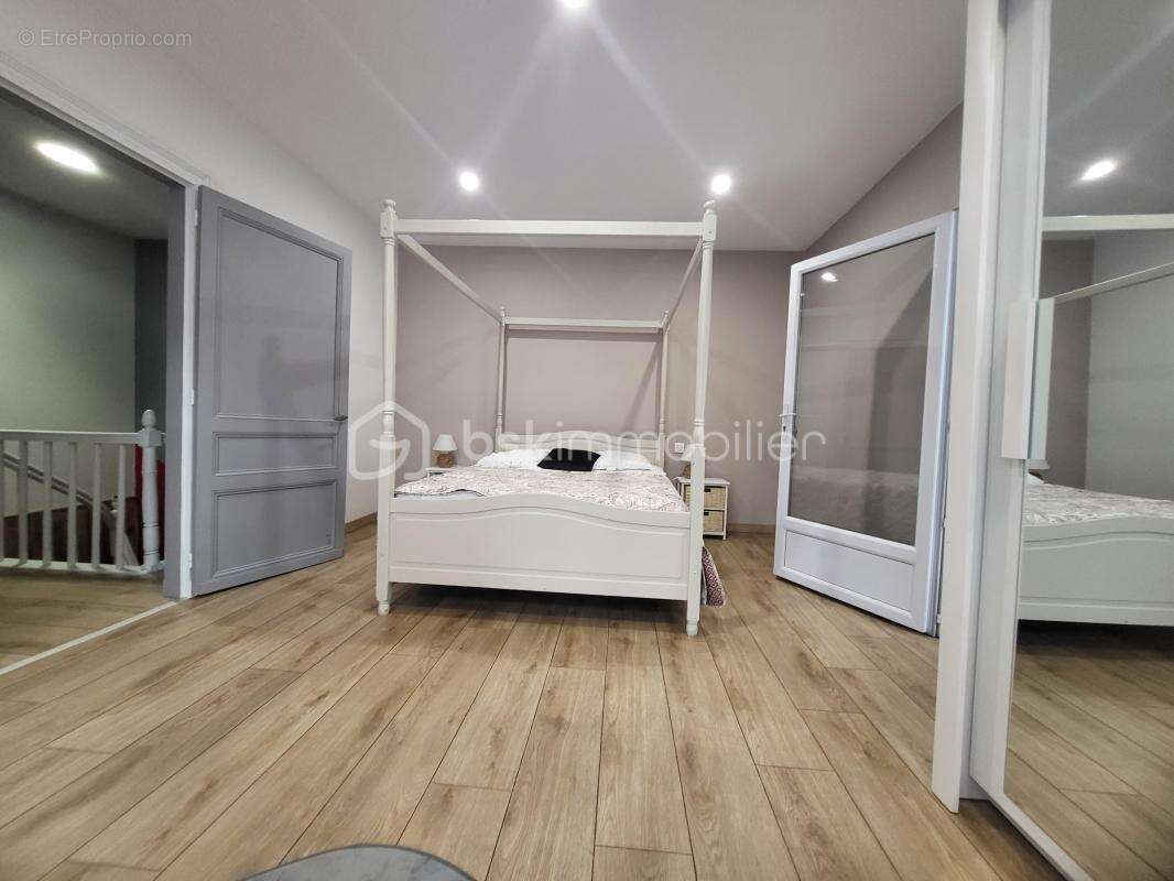 Maison à SAINTE-COLOMBE-EN-BRUILHOIS