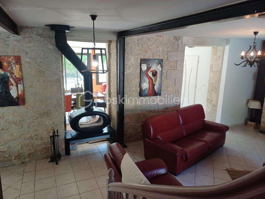 Maison à SAINTE-COLOMBE-EN-BRUILHOIS