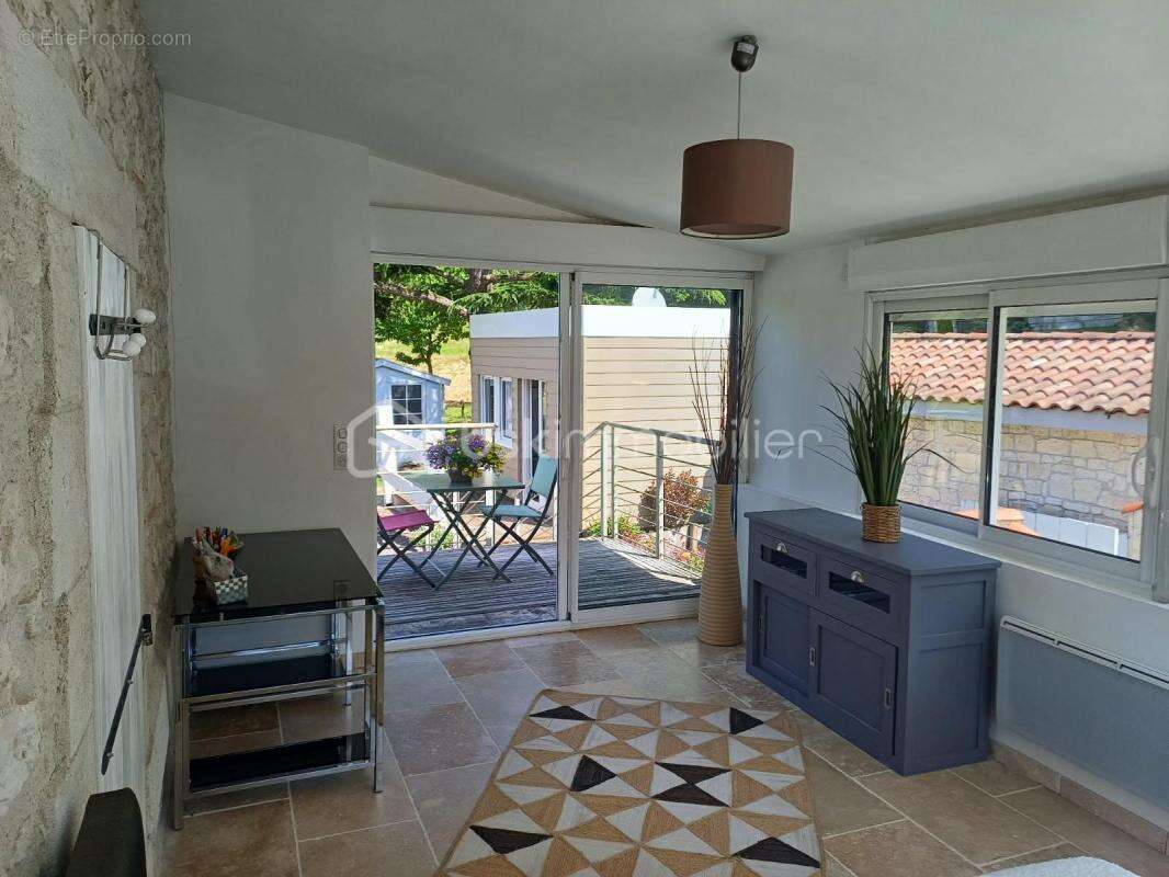 Maison à SAINTE-COLOMBE-EN-BRUILHOIS