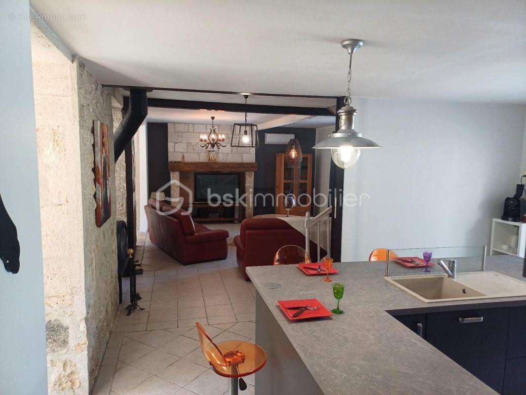 Maison à SAINTE-COLOMBE-EN-BRUILHOIS