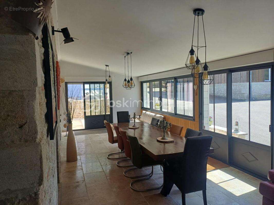 Maison à SAINTE-COLOMBE-EN-BRUILHOIS