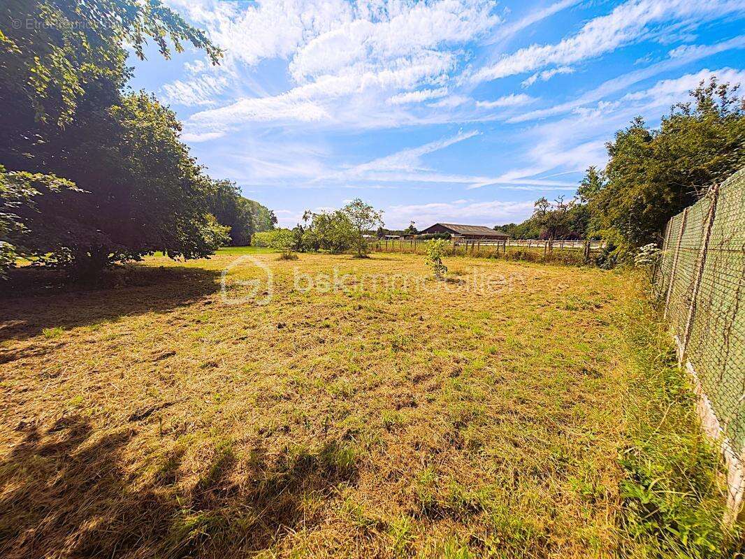 Terrain à MONTFORT-L&#039;AMAURY