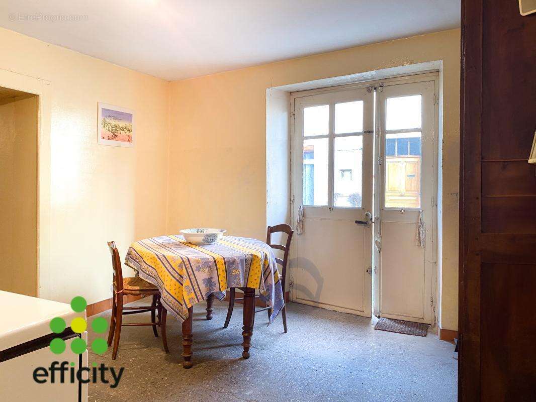 Maison à CRESSIN-ROCHEFORT