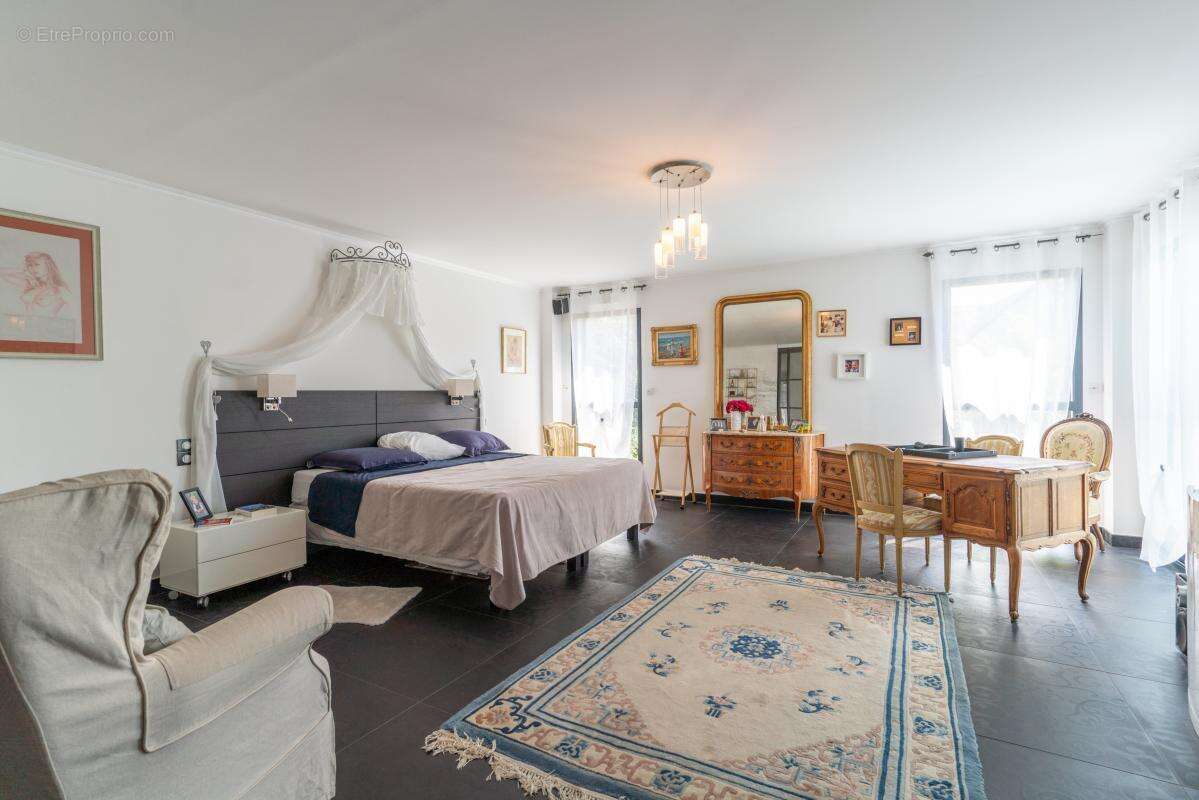 Maison à SAINT-CYR-SUR-LOIRE