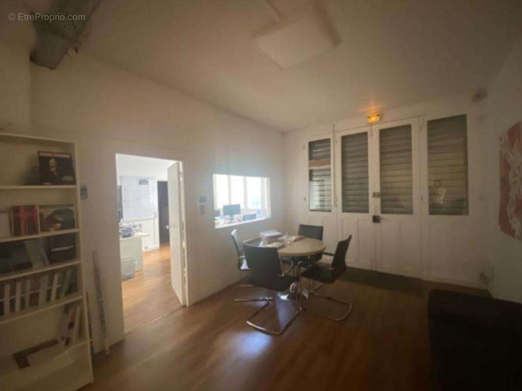 Commerce à PARIS-11E