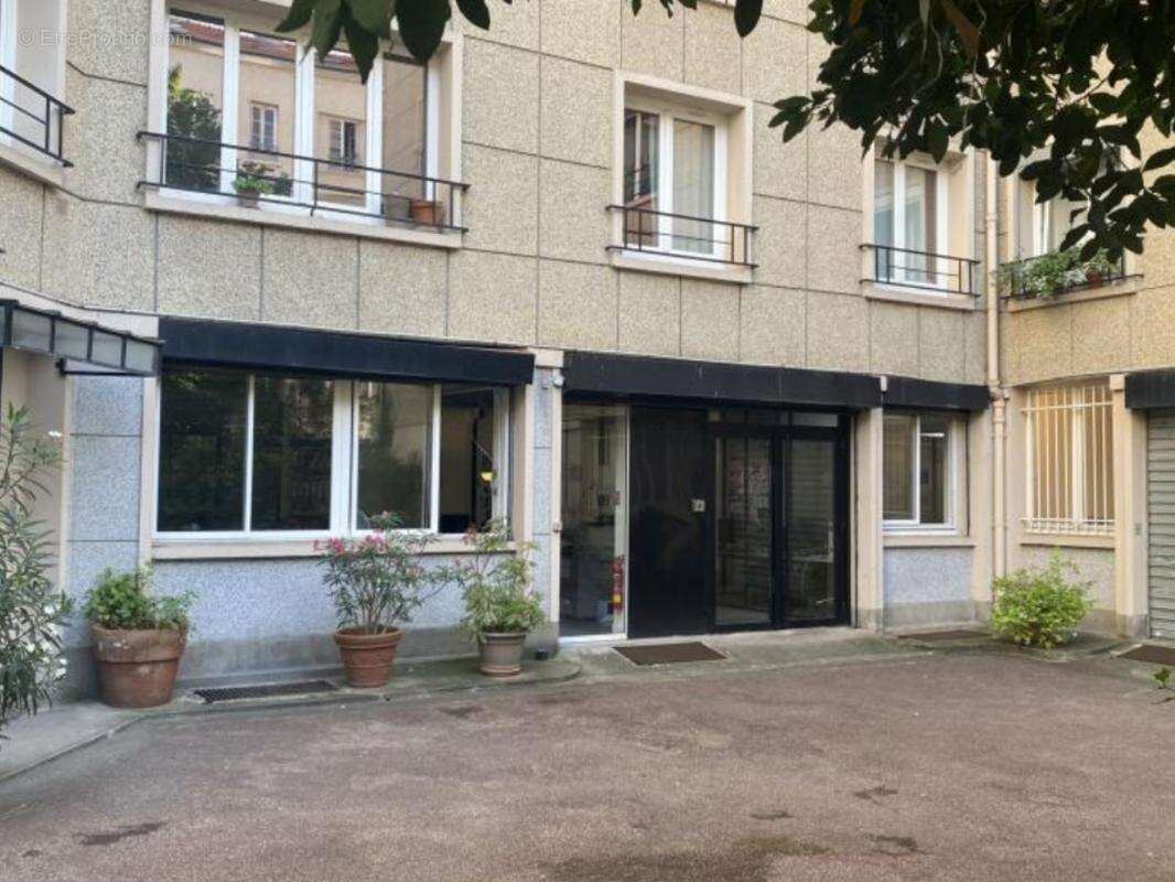 Commerce à PARIS-11E