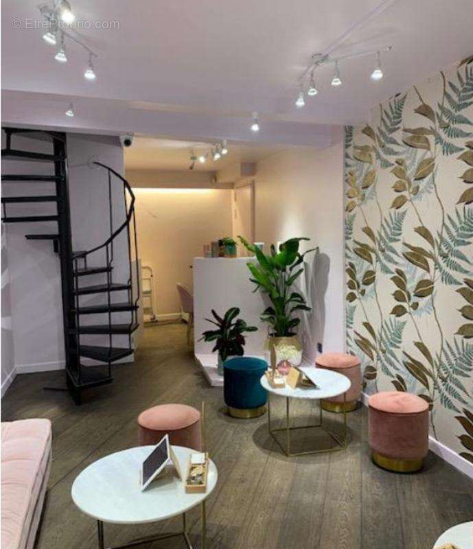 Commerce à PARIS-6E