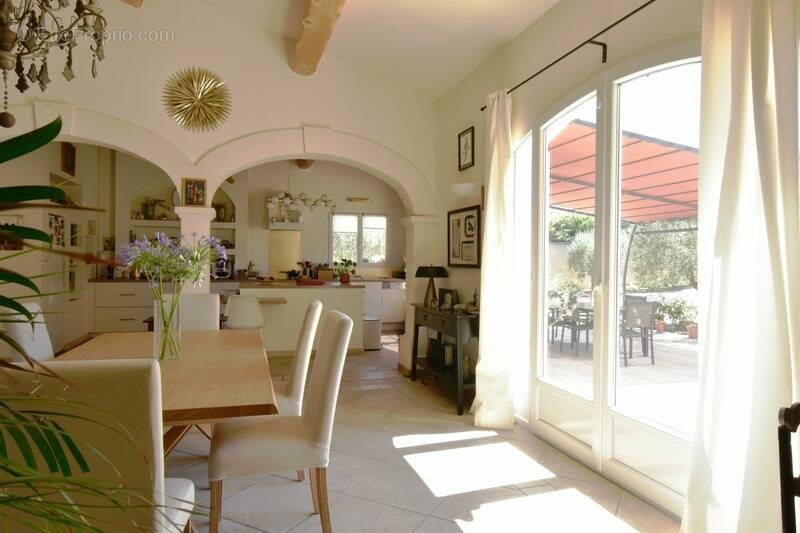 Maison à FONTVIEILLE