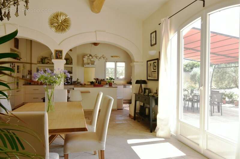 Maison à FONTVIEILLE