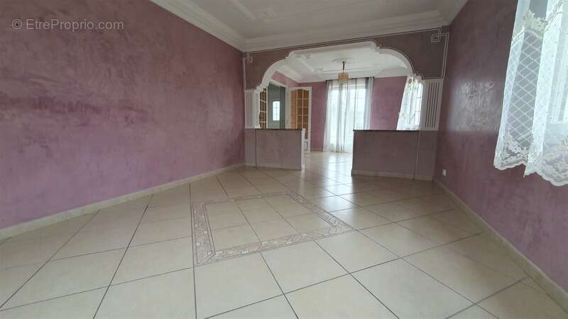 Maison à SAINT-LOUP-SUR-SEMOUSE