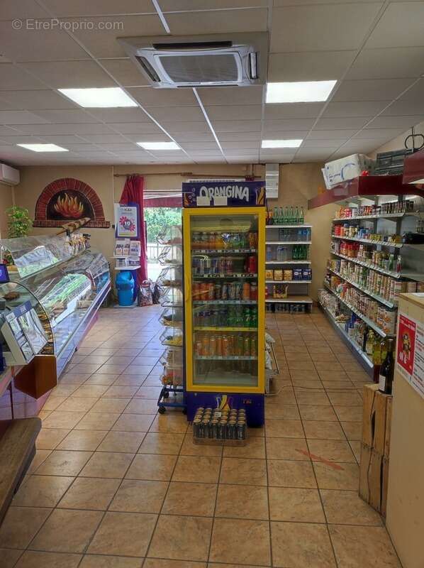 Commerce à SAINT-LAURENT-DE-CERDANS