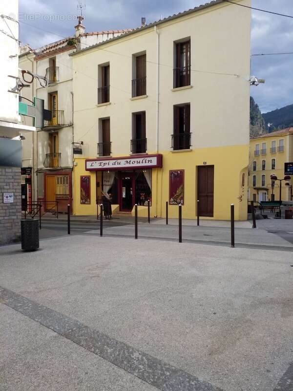 Commerce à SAINT-LAURENT-DE-CERDANS