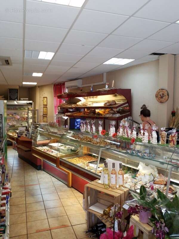 Commerce à SAINT-LAURENT-DE-CERDANS