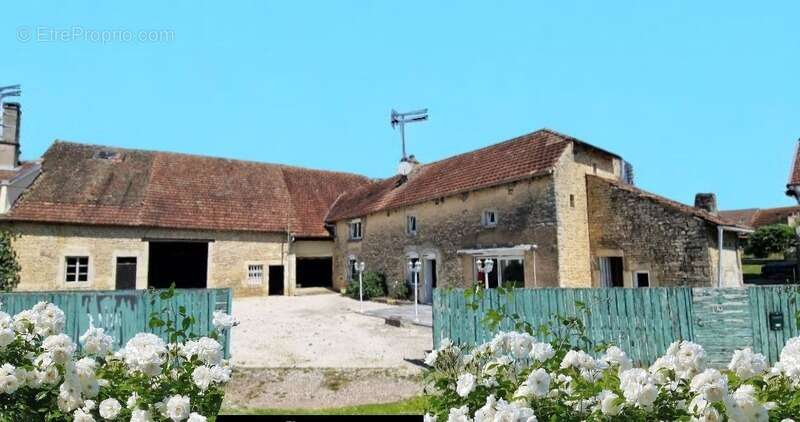 Maison à NEUFCHATEAU