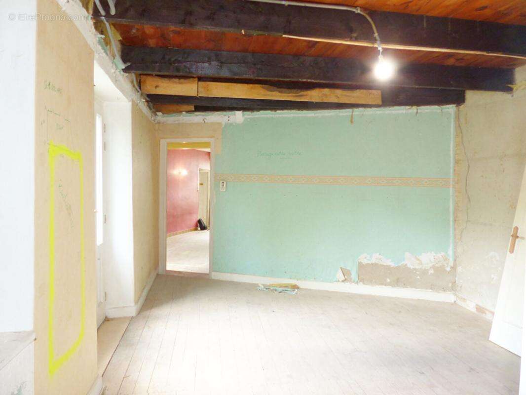 Maison à SAINT-HOSTIEN