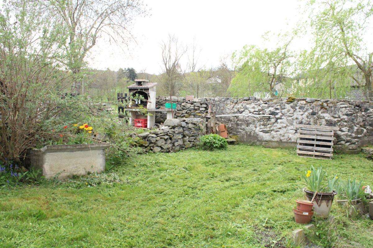 Maison à SAINT-HOSTIEN