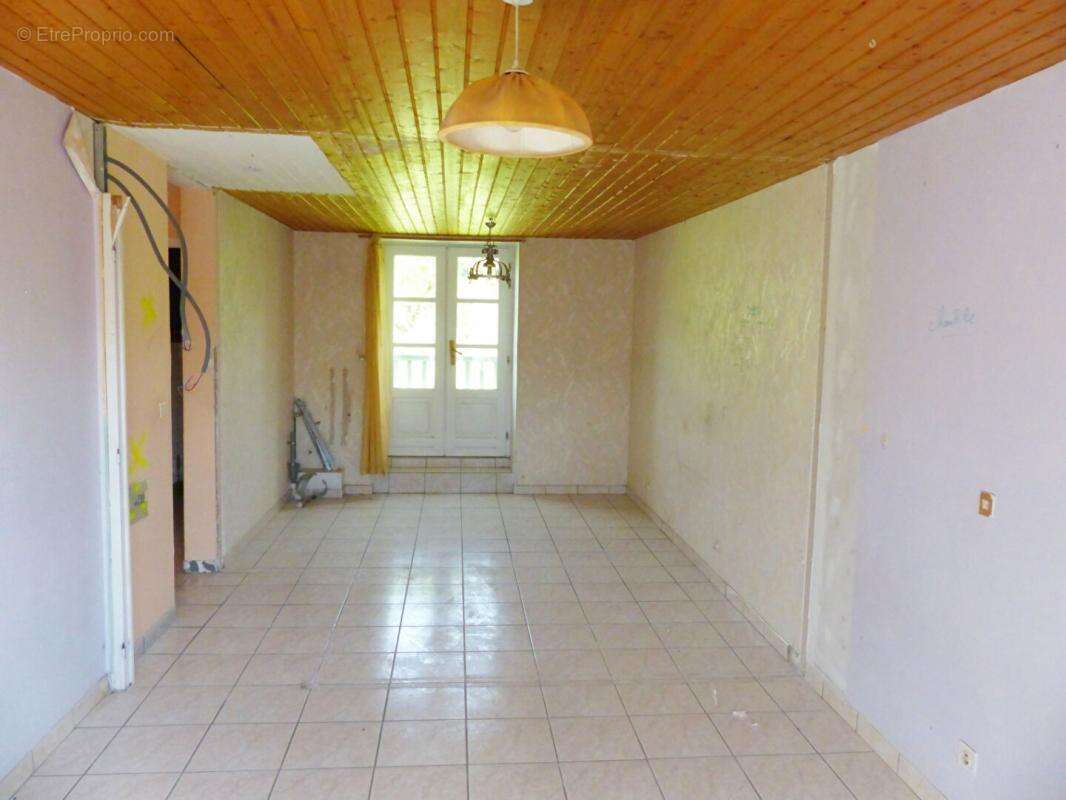 Maison à SAINT-HOSTIEN