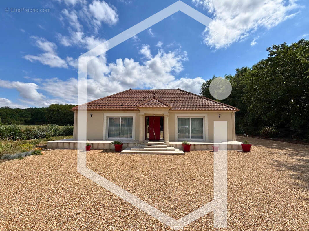 Maison à COSNE-COURS-SUR-LOIRE